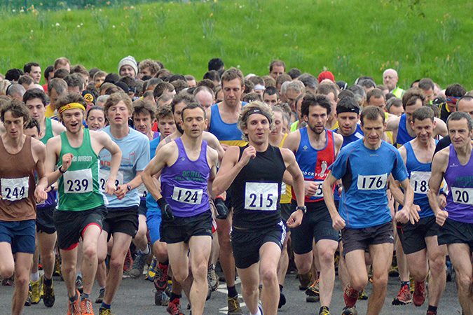 Dumyat Hill Race starting line at the University of Stirling